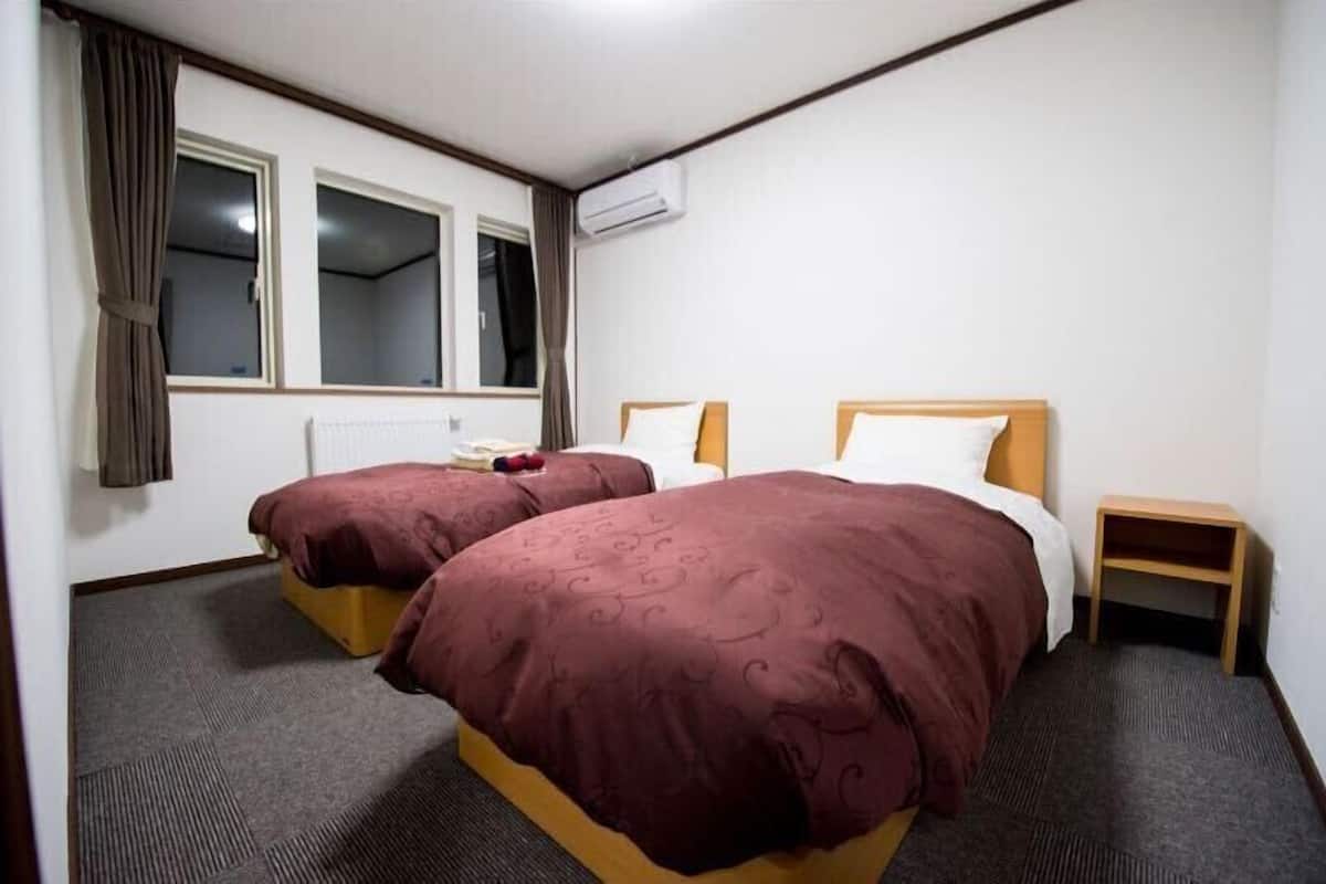 Down duvets, in-room safe, blackout curtains, free WiFi