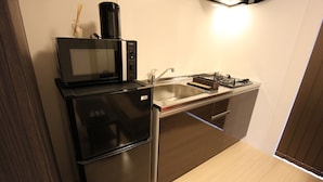 Studio (3 Beds) | Dapur peribadi | Peti sejuk/penyejuk beku saiz penuh, ketuhar gelombang mikro, dapur 