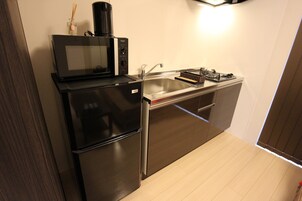 开间 (3 Beds) | 私人厨房 | 大冰箱、微波炉、炉灶、电热水壶