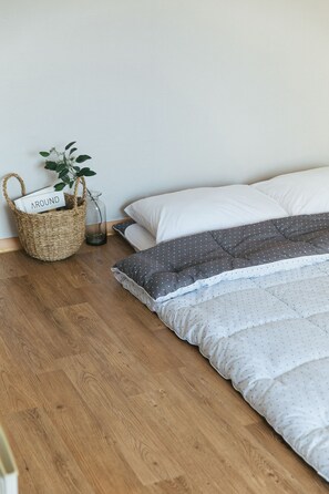 Room (Korean Ondol)