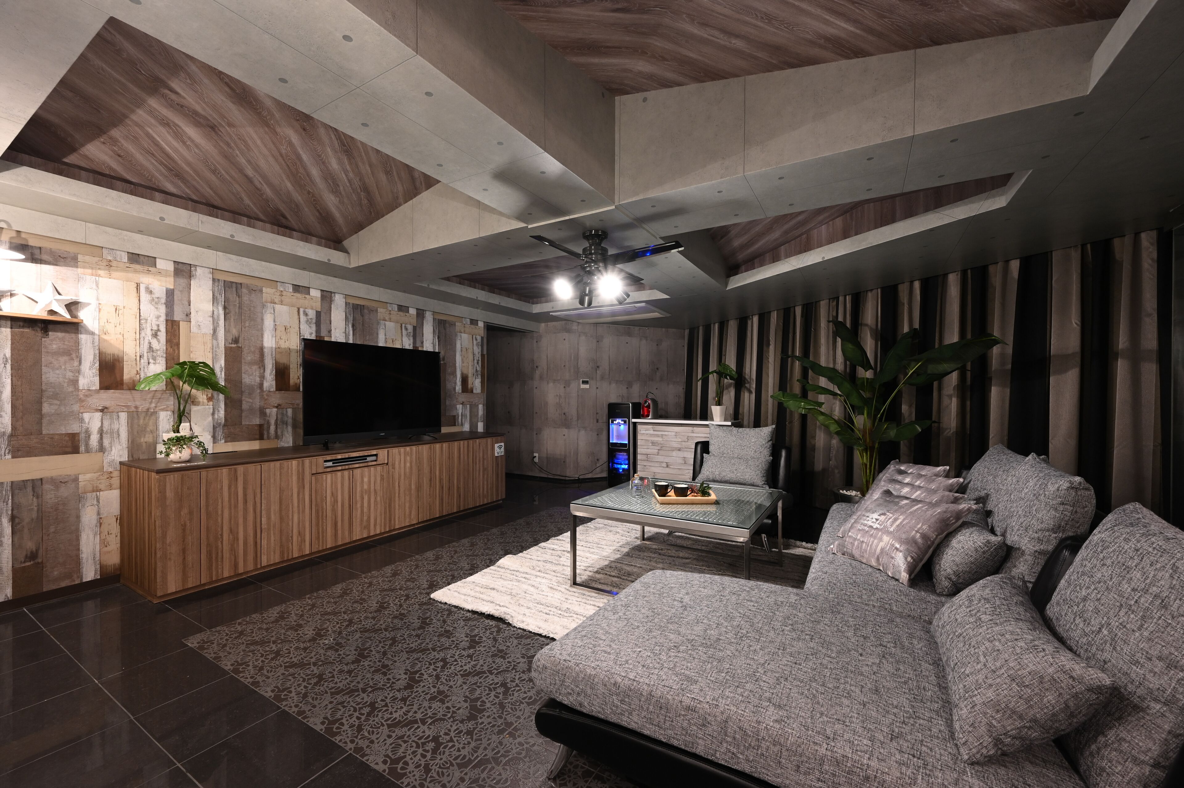 Minibar, soundproofing, free WiFi, bed sheets