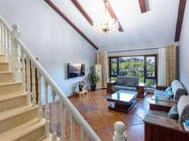 House, Mountain View | Reception