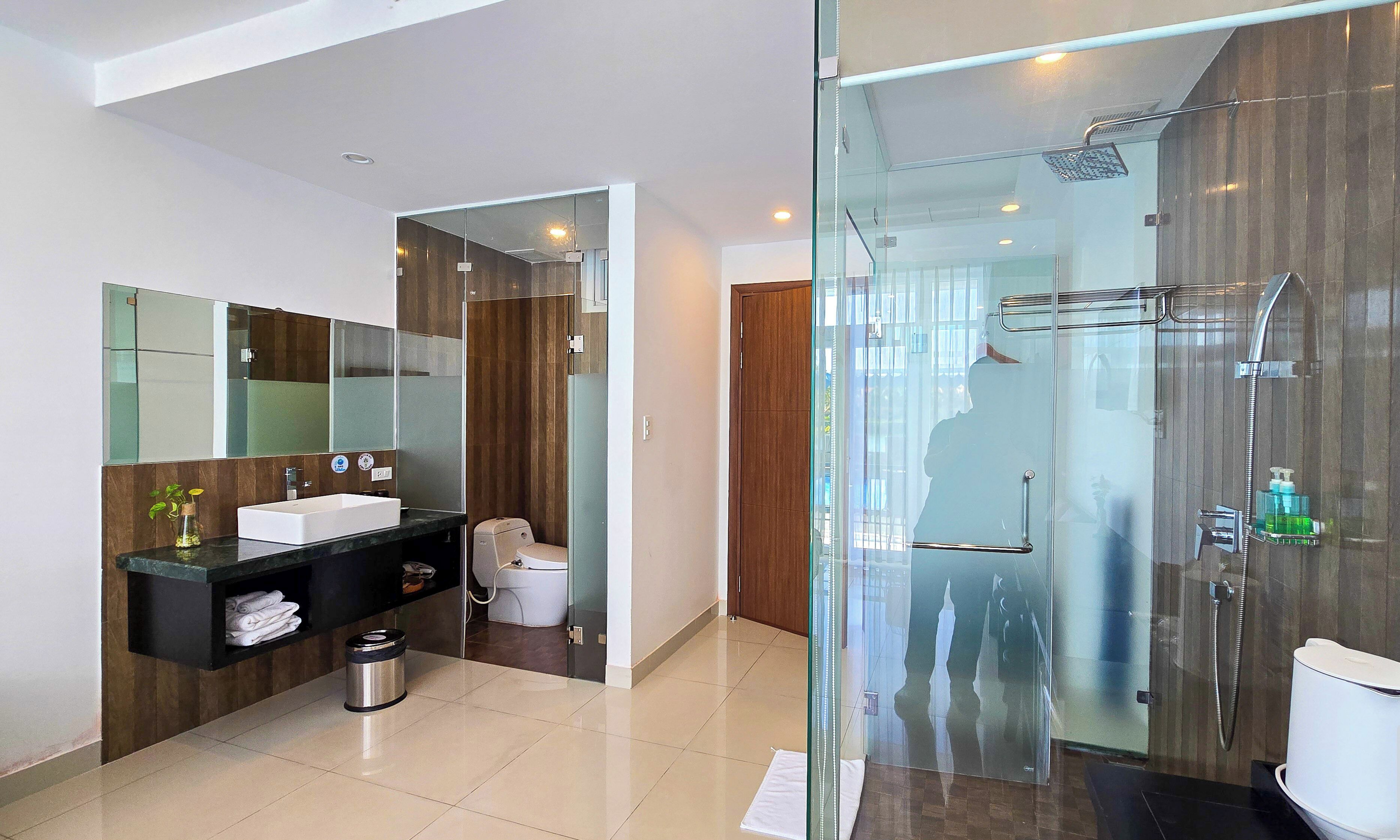 deluxe double room, 1 king bed, balcony, poolside | bathroom | shower, rainfall showerhead, designer toiletries, hair dryer