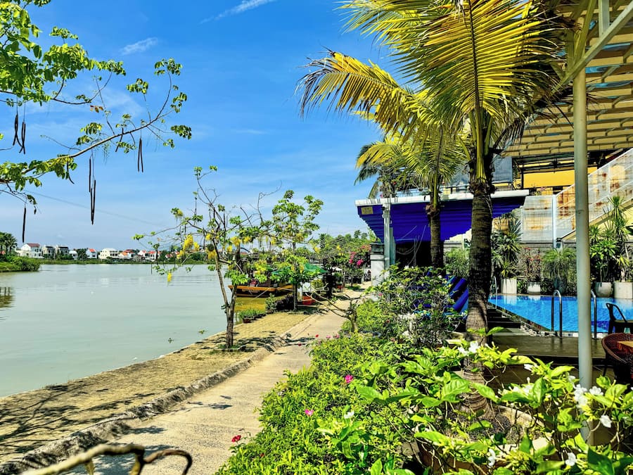 Pemandangan sekitar dari properti