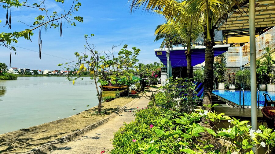 Riverside White House Boutique Hotel