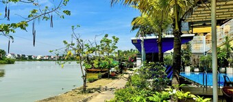 Riverside White House Boutique Hotel