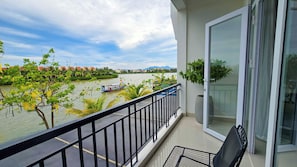 Deluxe Double Room, 1 King Bed, Balcony, River View | Balcony