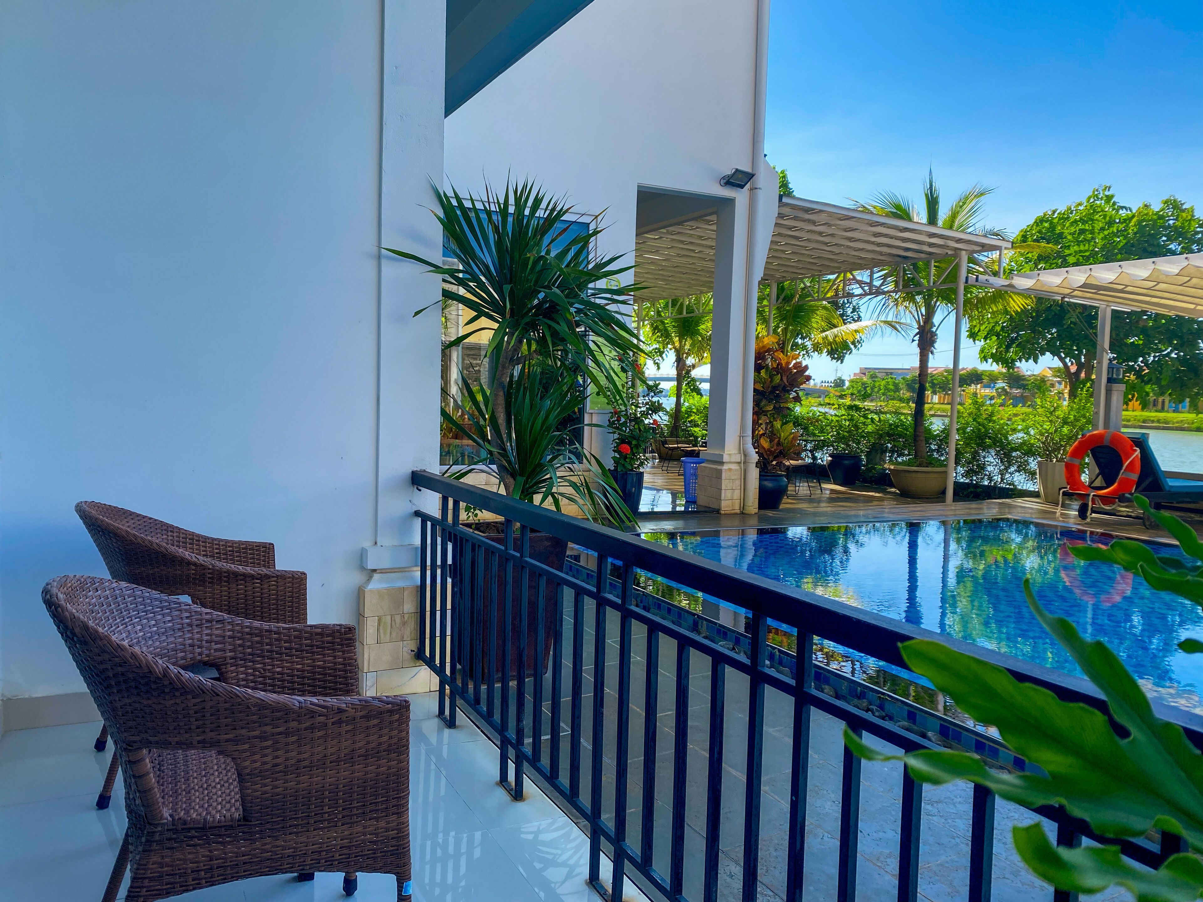 deluxe double room, 1 king bed, balcony, poolside | balcony