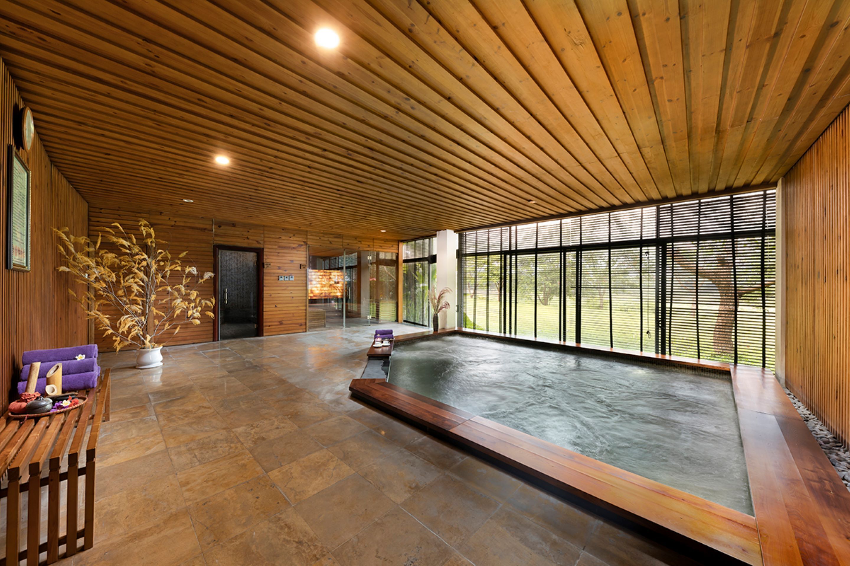 11 treatment rooms, massages