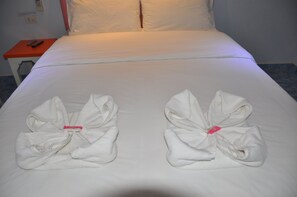 Standardzimmer, 1 Doppelbett, Nichtraucher, Hügelblick