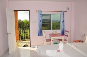 Chambre Standard, 1 lit double, non-fumeurs, vue colline | Lits pliants/supplémentaires, Wi-Fi gratuit