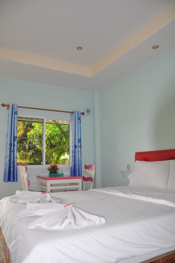 Habitación estándar, 1 cama matrimonial, para no fumadores, vista a la colina | Camas extra y wifi gratis 