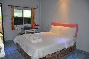 Standardzimmer, 1 Doppelbett, Nichtraucher, Hügelblick