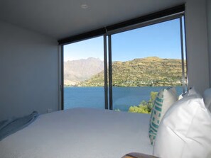 Remarkable View at Battery Hill No.2 | 3 bedrooms, iron/ironing board, free WiFi, bed sheets