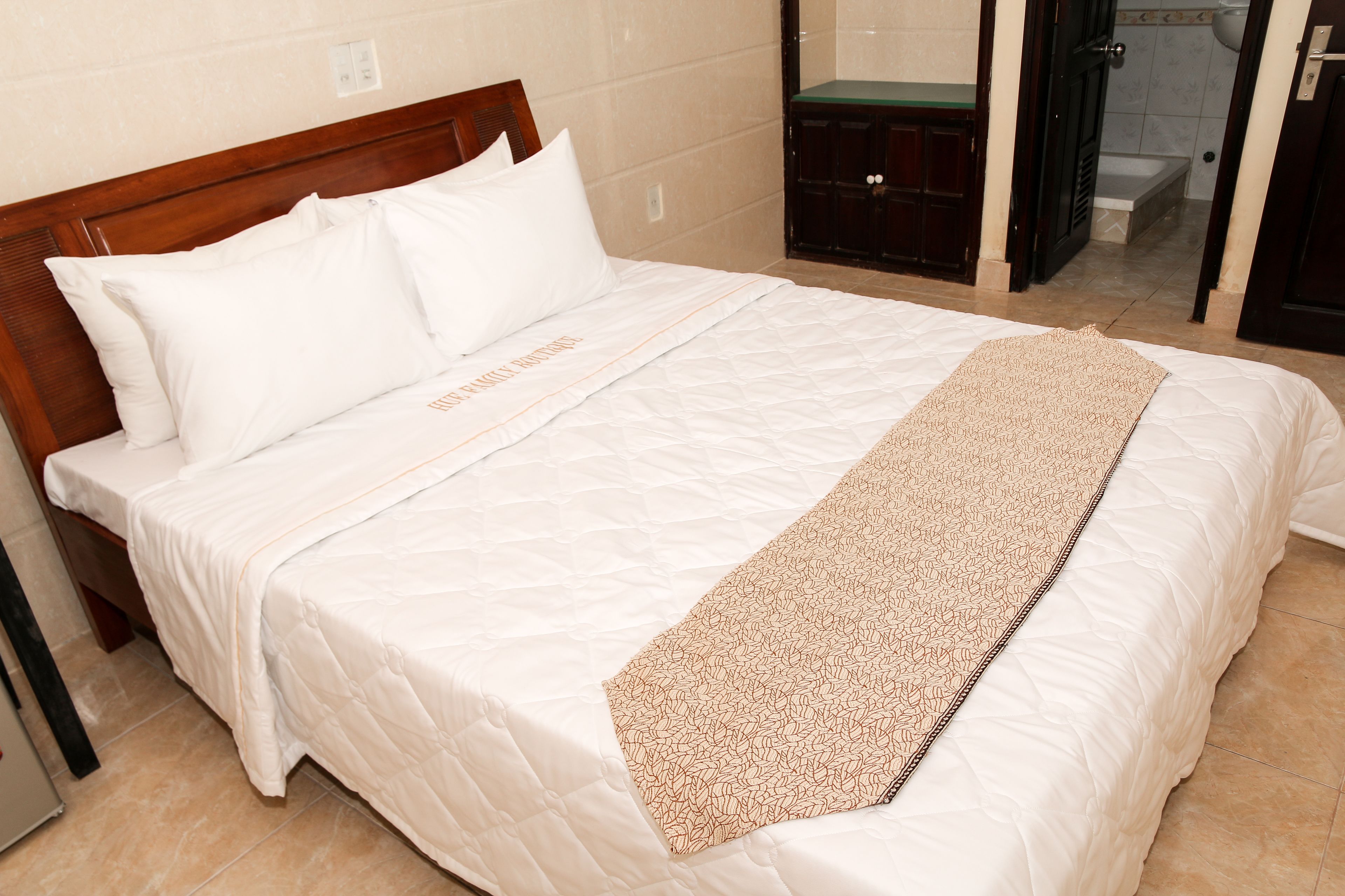 minibar, in-room safe, desk, free wifi