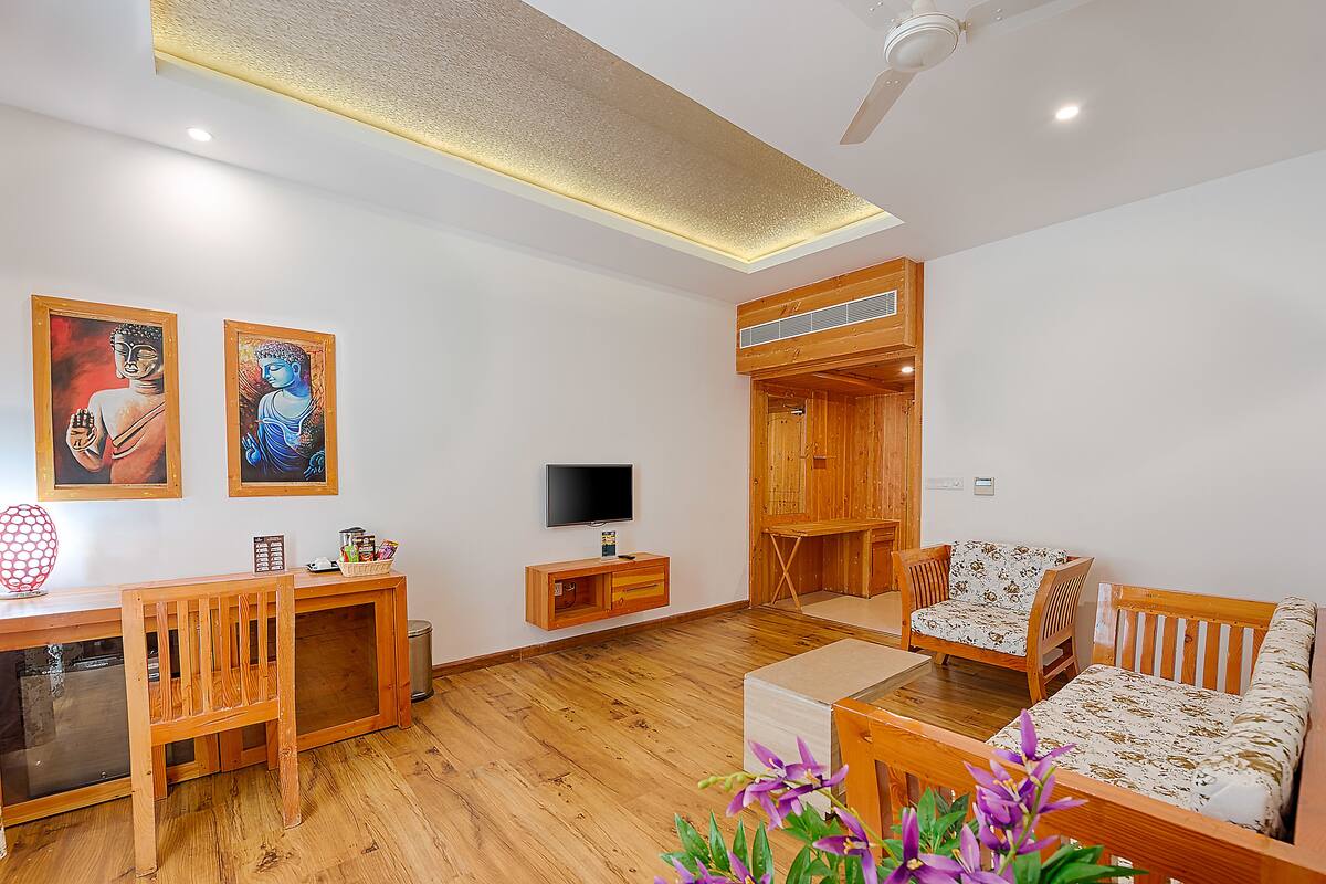 Vivera Suite | Living area | Flat-screen TV