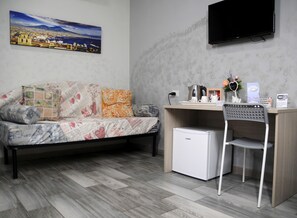 Caja de seguridad en la habitación y escritorio 