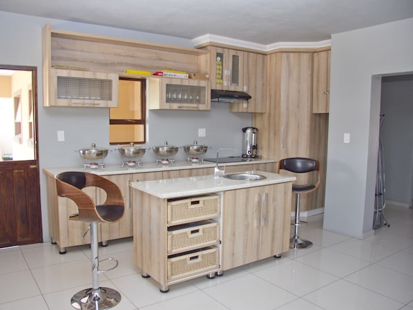 Daily English breakfast (ZAR 75.00 per person)