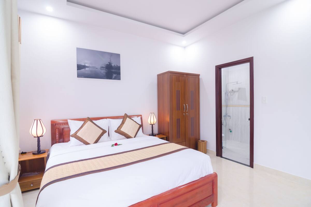 1 bedroom, premium bedding, minibar, in-room safe