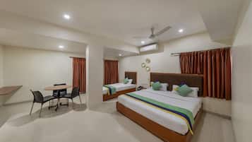 プレミアム ルーム | デスク、WiFi (無料)、ベッドシーツ