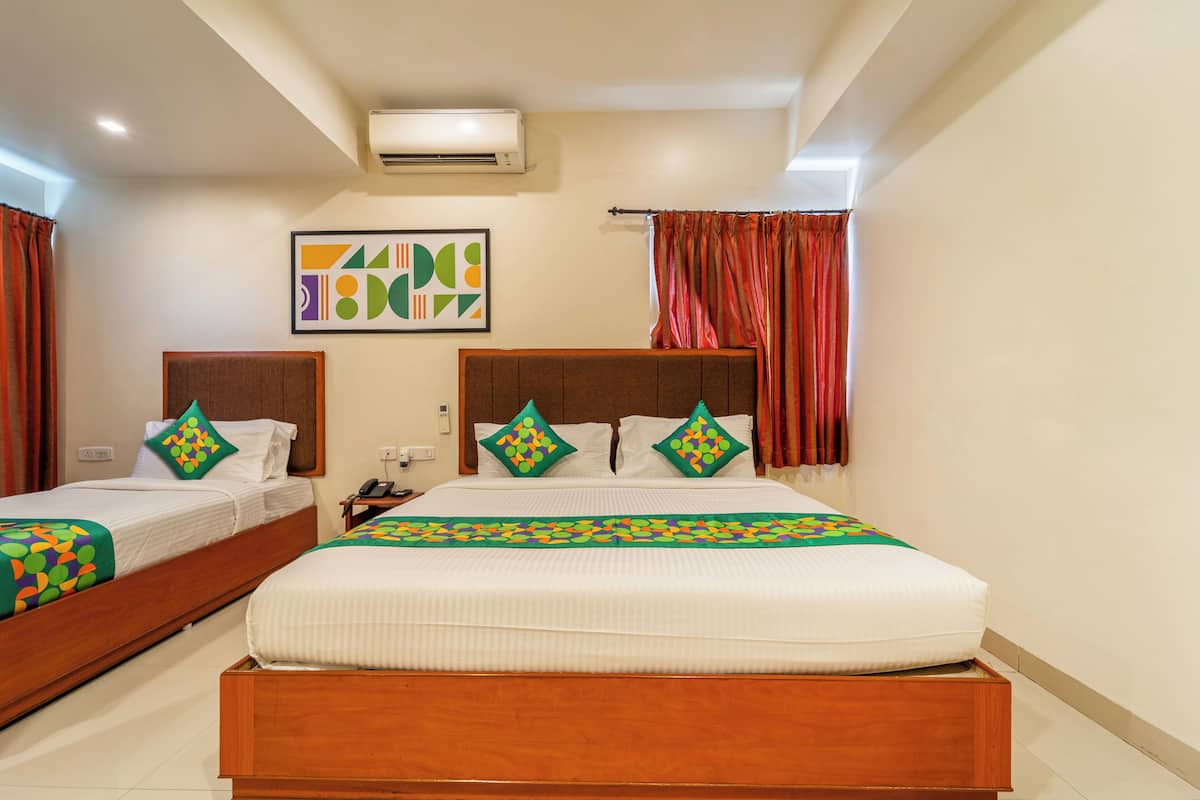 Escritorio, wifi gratis y ropa de cama