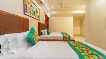 Escritorio, wifi gratis y ropa de cama