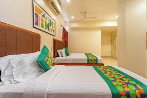 Escritorio, wifi gratis y ropa de cama 