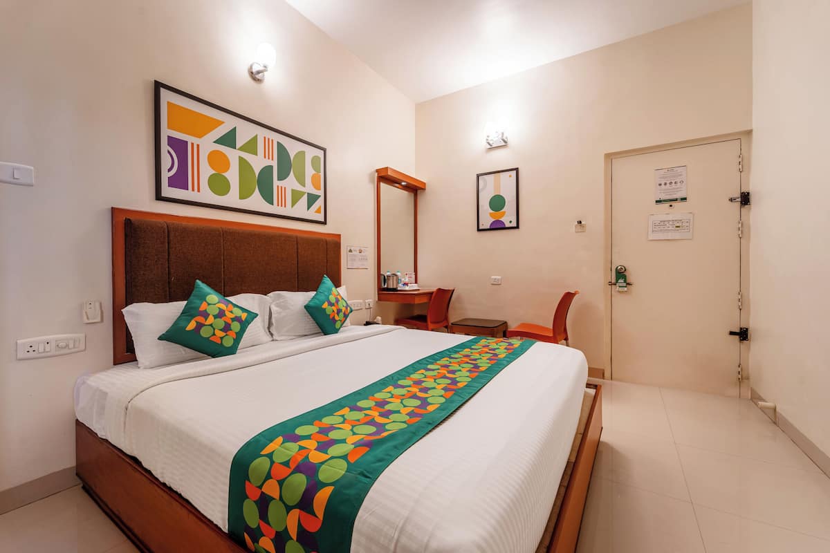 Escritorio, wifi gratis y ropa de cama