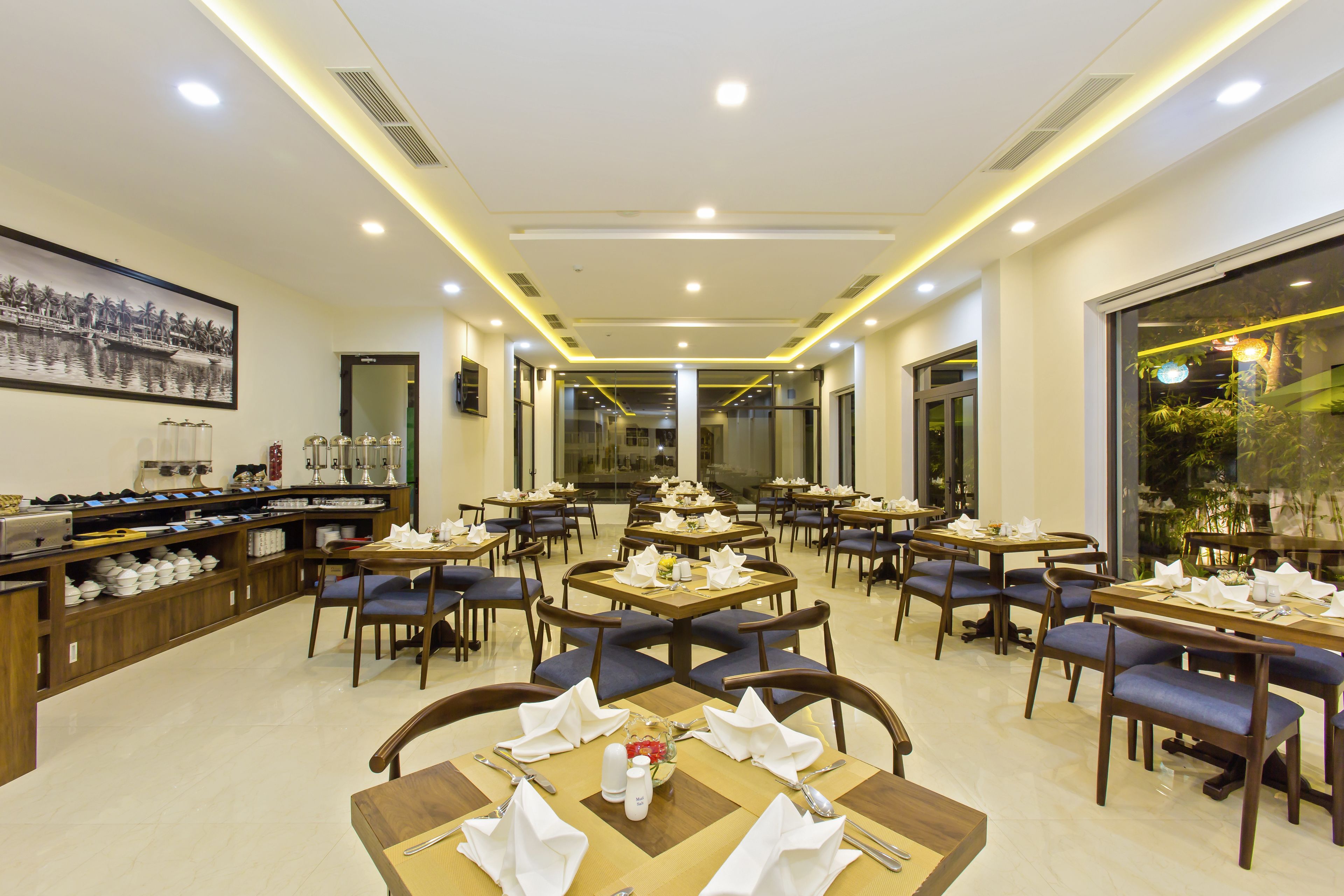 Tägliches großes Frühstück (300000 VND pro Person)