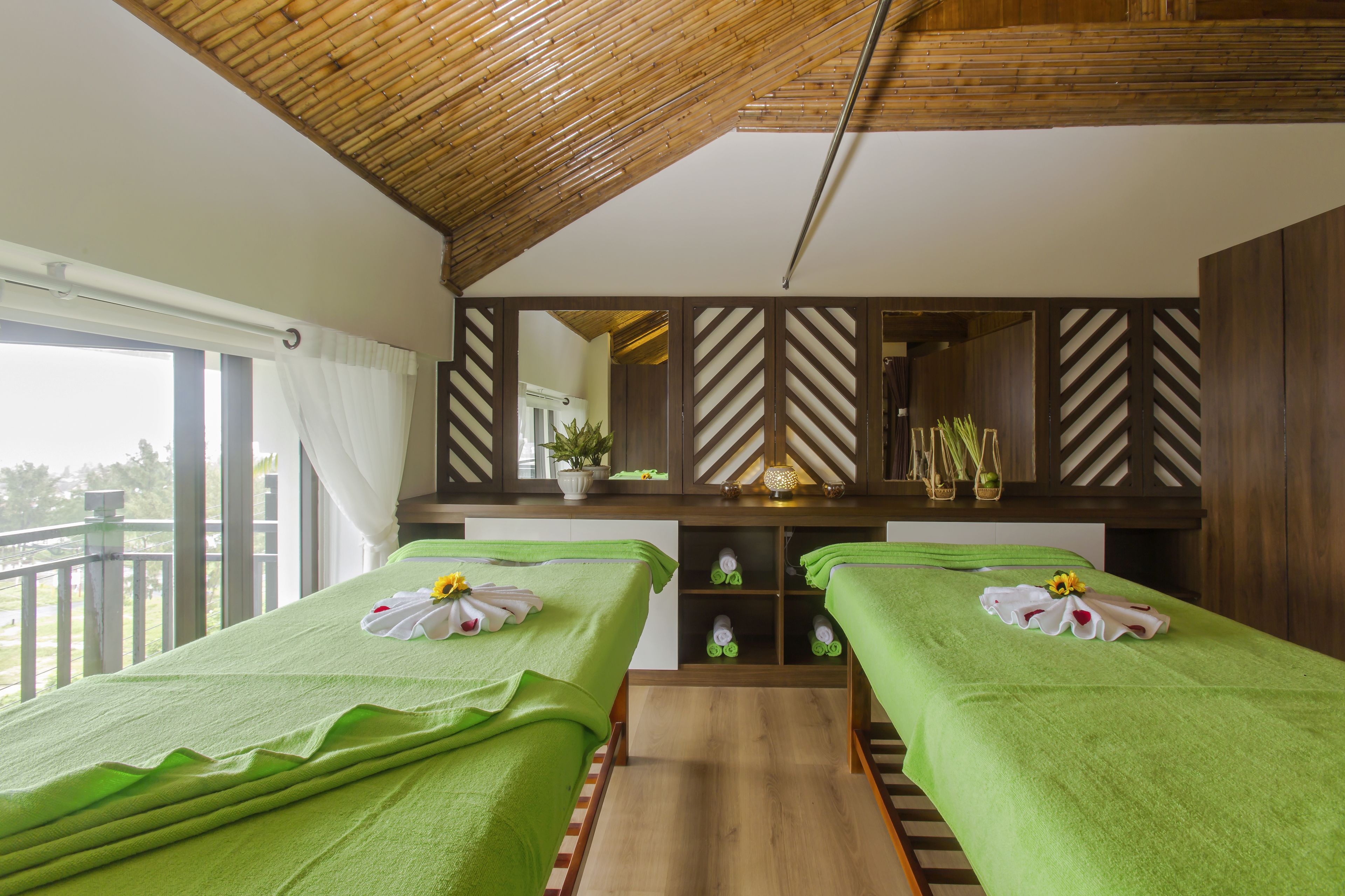 Tratamentos corporais, tratamentos faciais, manicure e pedicure