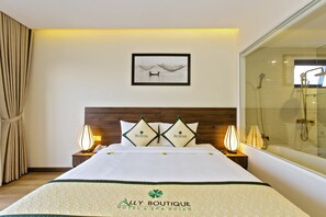 Hypo-allergenic bedding, minibar, in-room safe, desk