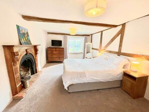 4 makuuhuonetta, egyptinpuuvillaiset lakanat, ylelliset vuodevaatteet