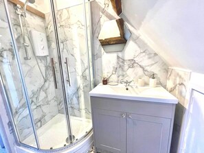 Casa, 4 quartos | Banheiro | Toalhas de banho