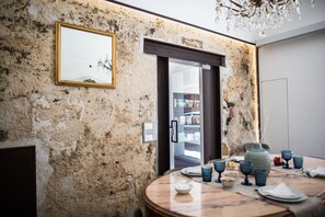 Ilmainen päivittäinen täysi aamiainen