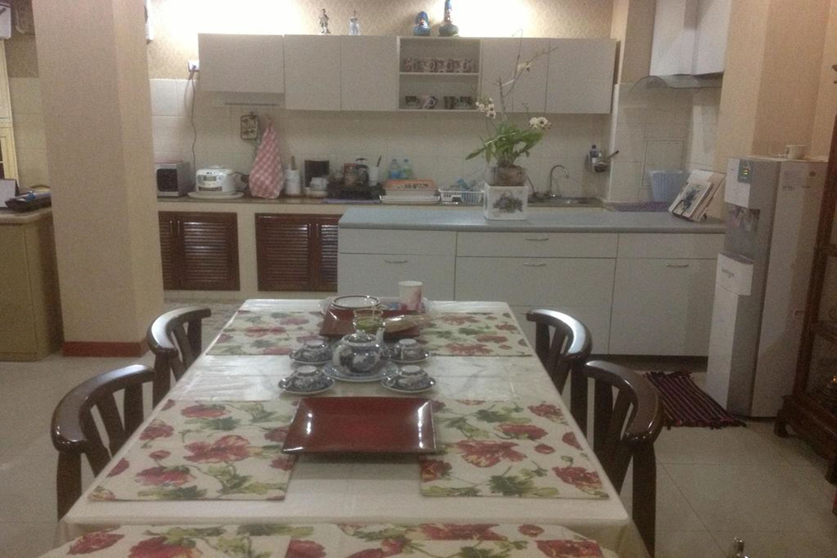 Daily cooked-to-order breakfast (THB 179 per person)