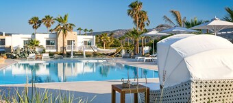 White Pearls Luxury Suites - Adults Only
