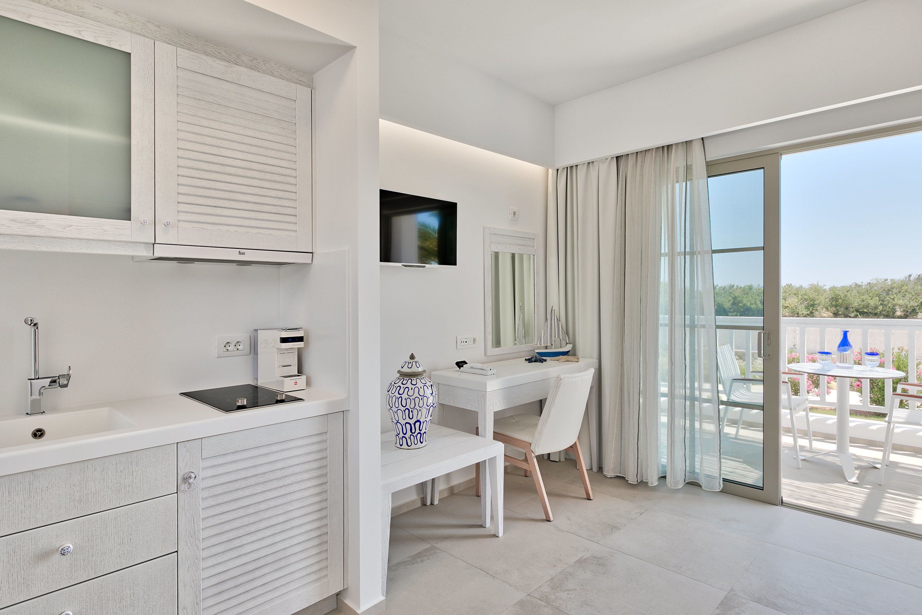 Photo - White Pearls Luxury Suites   Adults Only