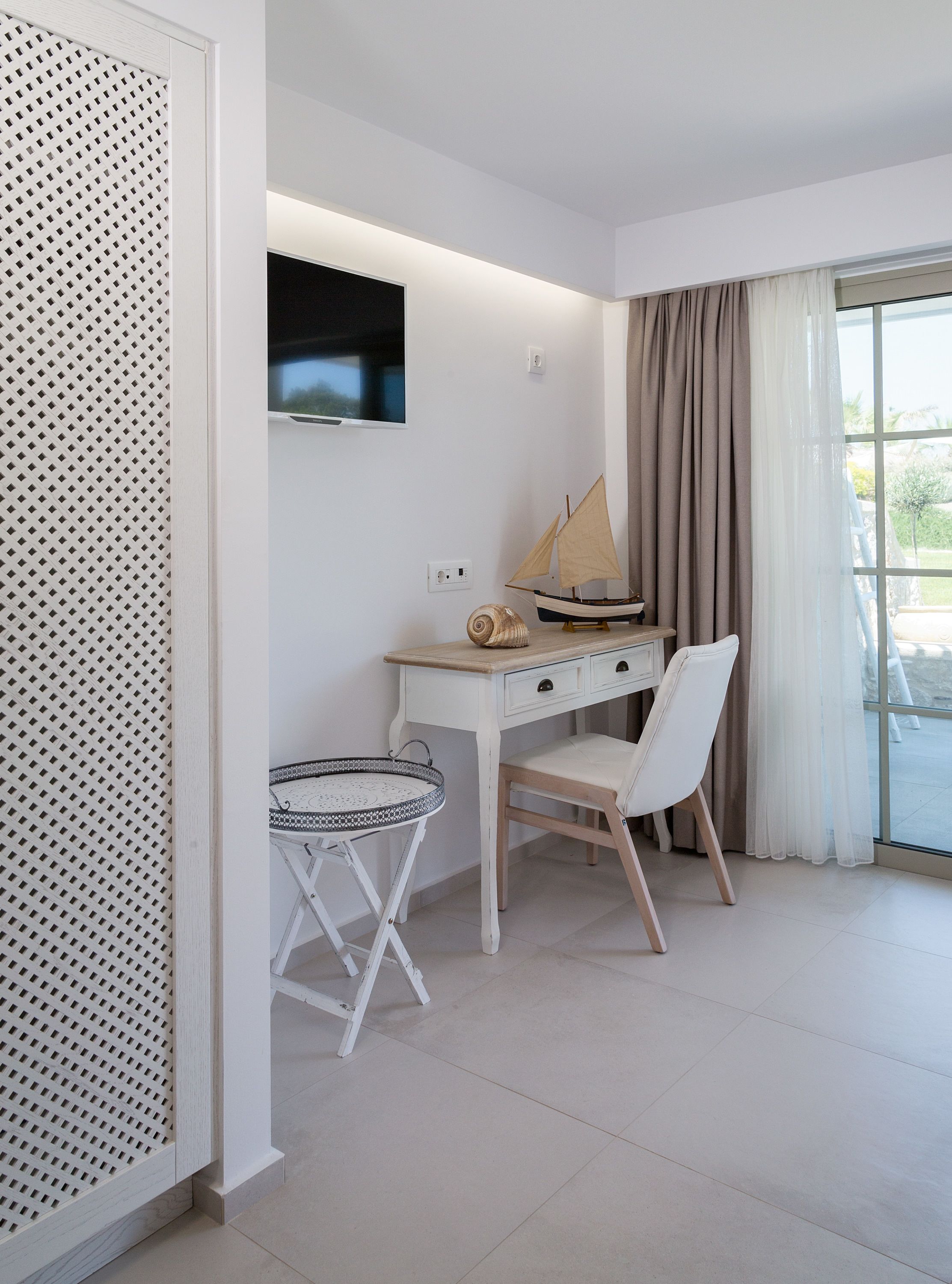 Photo - White Pearls-Adults Only Luxury Suites