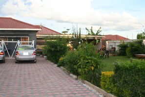 Exterior - Honeybed Lodge (Lusaka)