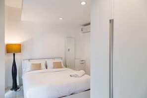 In-room safe, iron/ironing board, rollaway beds, free wired Internet - TN39 Serviced Apartment (Bangkok)