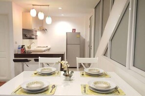 In-room dining - TN39 Serviced Apartment (Bangkok)