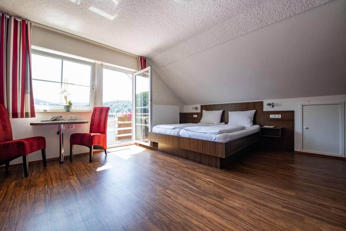 Quadruple Room | In-room safe, desk, cribs (free), rollaway beds (surcharge)