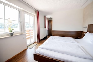 Tweepersoonskamer | Een kluis op de kamer, een bureau, gratis babybedden, reisbedje