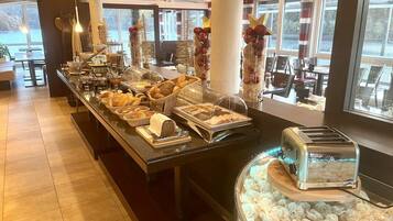 Free daily buffet breakfast