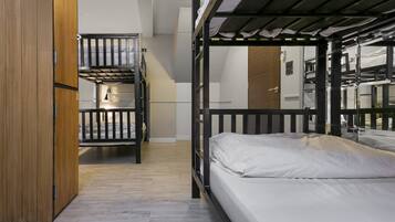 Private Family room with 6 beds Ensuite Bathroom | Blackout drapes, free WiFi, bed sheets