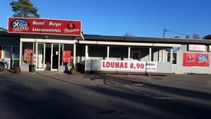 A building with a sign reading "Lounas 8,90" and "X Meal Burger". - Hostel Racuna (Kokkola)