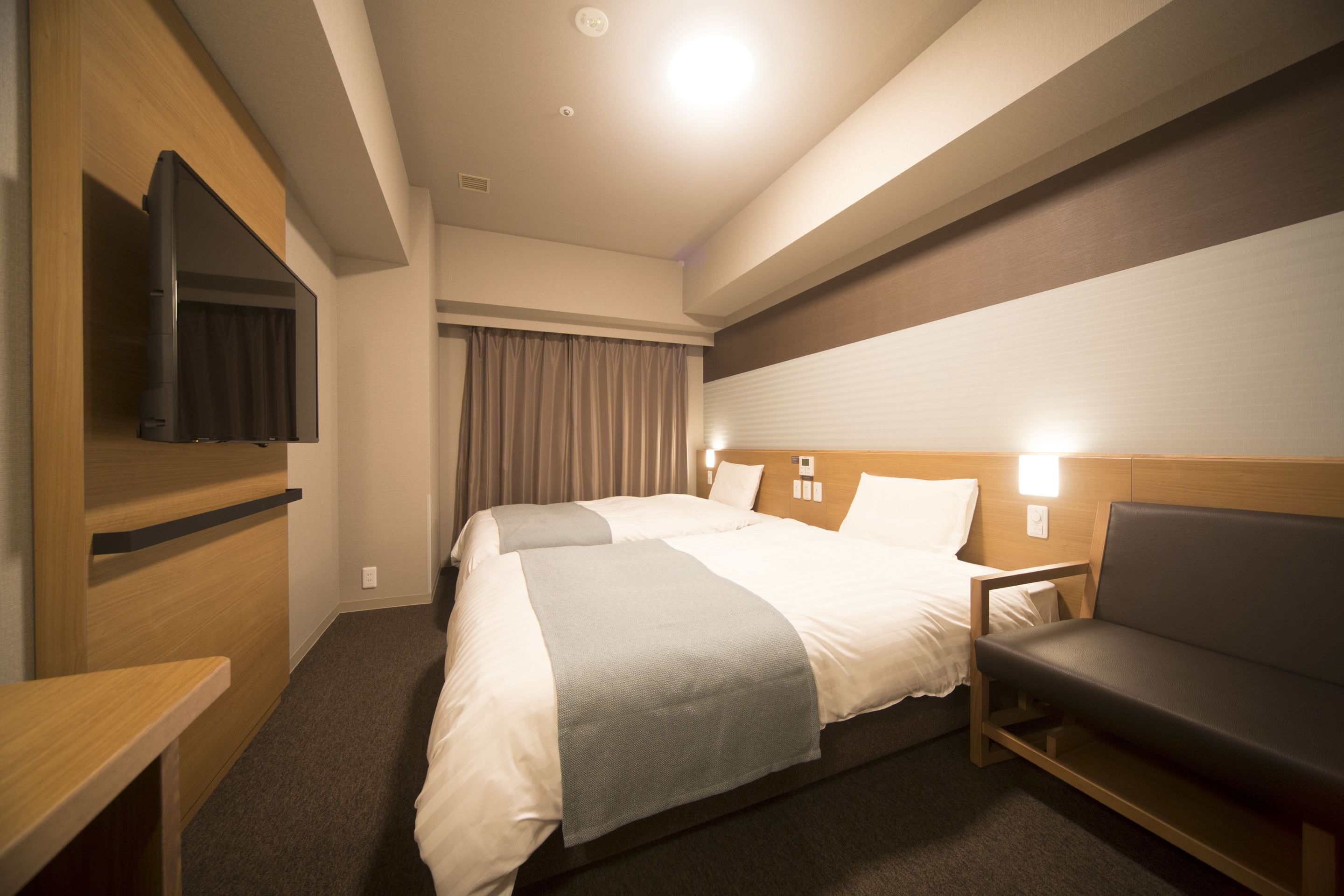 In-room safe, desk, laptop workspace, soundproofing