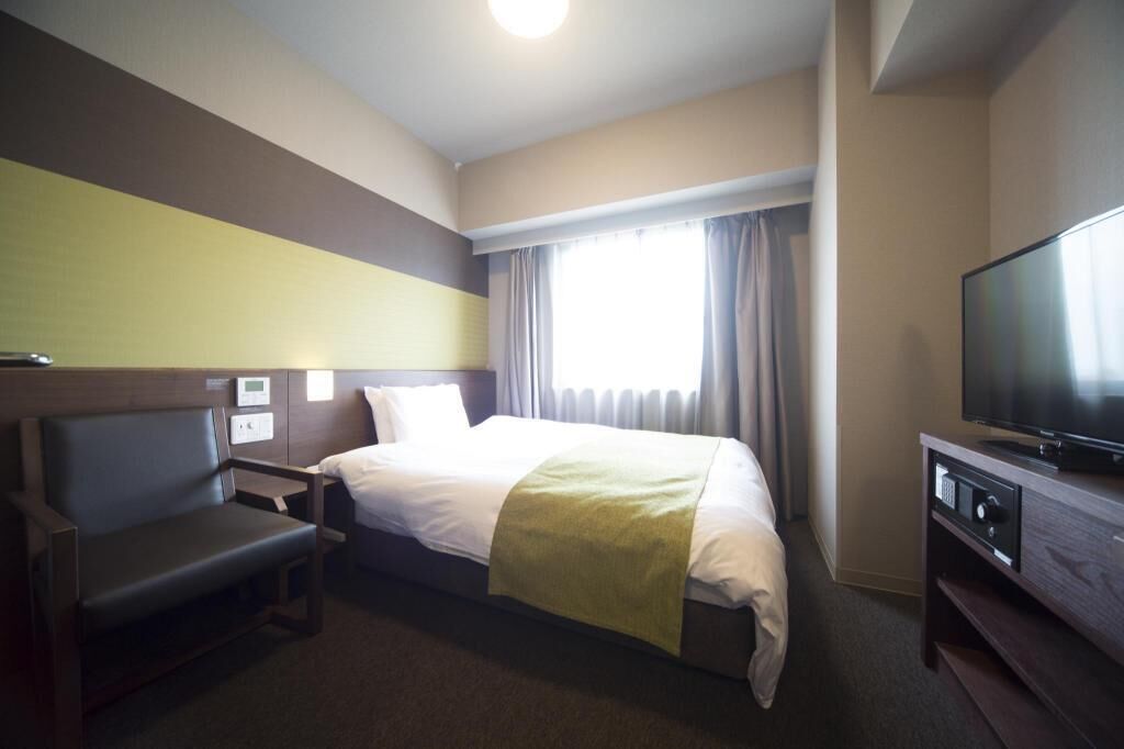 In-room safe, desk, laptop workspace, soundproofing