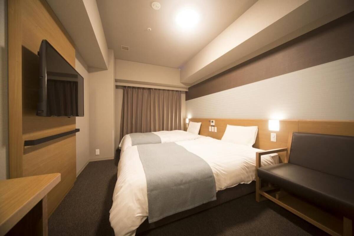 In-room safe, desk, laptop workspace, soundproofing