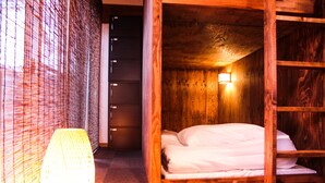 Economy Shared Dormitory, Mixed Dorm (with access to hot spring) | Bathroom | Shower, free toiletries, towels - Kibako Nara - Hostel (Nara)